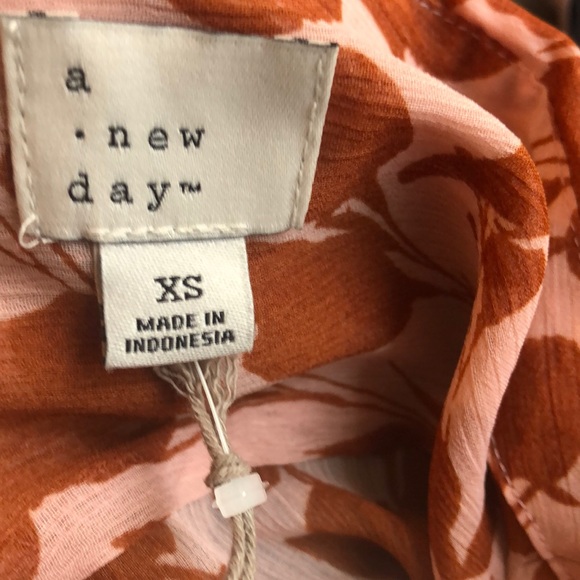 A New Day Floral Light Pink/Rust Blouse - Picture 7 of 8